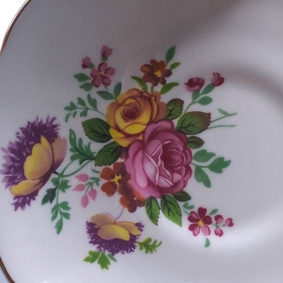 Royal Grafton Teacup & Saucer Fine Bone China Made in England Floral Gold Trim - Picture 3 of 9